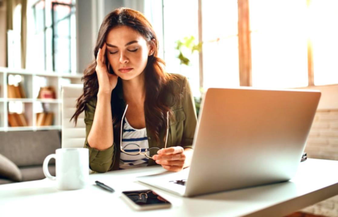 Spécialiste Unvitsterm au travail sur le traitement de la paie